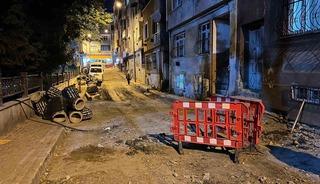 Bayrampaşa’da rögar kapağı patladı