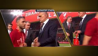 Herkes o anları konuşuyor! Galatasaraylı isim Hacıosmanoğlu'nun elini sıkmayı reddetti
