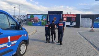 Hapis cezasıyla aranıyordu! Yakalanıp cezaevine gönderildi