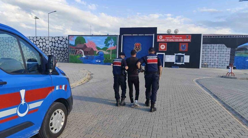 Hapis cezasıyla aranıyordu! Yakalanıp cezaevine gönderildi