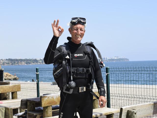 Suya girince adeta dünyası değişiyor! 45 yaşında başladı, 28 yıldır devam ediyor: "İdolüm Kaptan Cousteau"