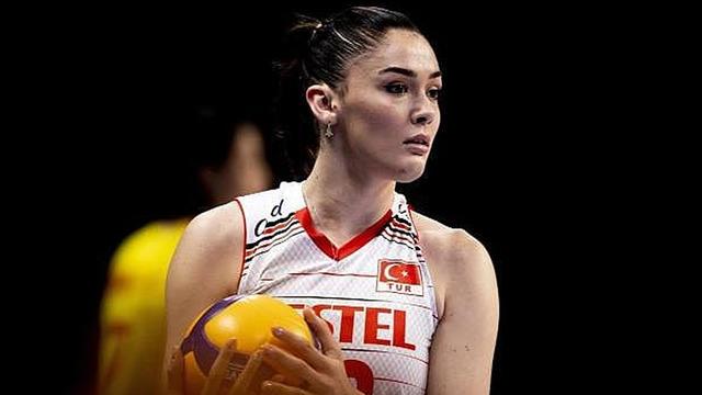 Zehra Güneş Vegas'ta! Sütyen-etek kombinine yorum yağdı