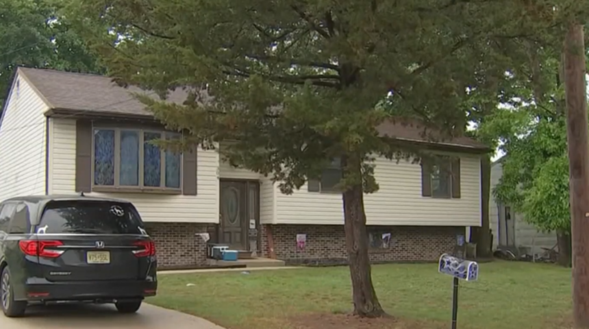 Annesi yıllarca kızına kabusu yaşattı! Zincirleyip köpek kulübesinde esir tuttu, üvey babası da...