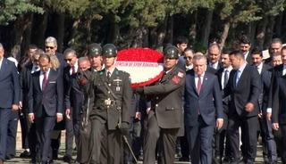Bakan Bak'tan gençler ve sporcularla 19 Mayıs öncesi Anıtkabir ziyareti