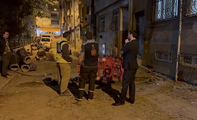 Bayrampaşa da patlama meydana gelen rögarda inceleme 1