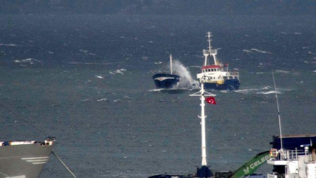 Bandırma’da fırtına deniz ulaşımını vurdu