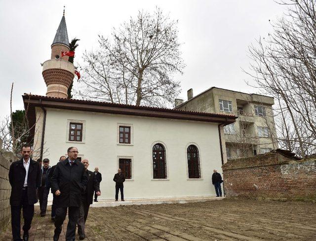 Yenilenen tarihî cami ibadete açıldı