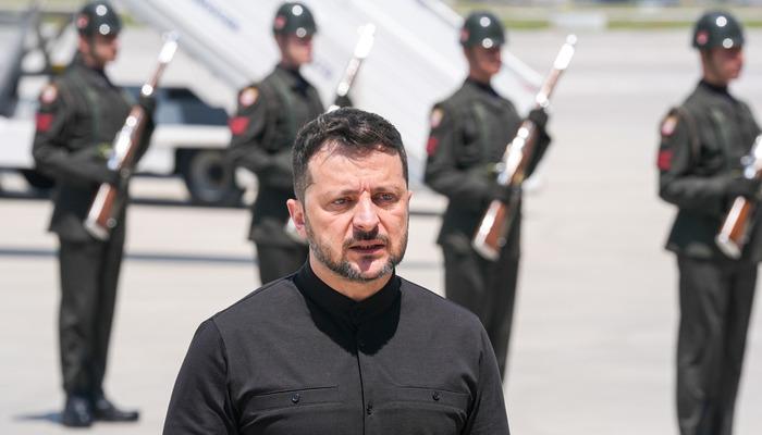 Zelenskiy Türkiye'de! Havalimanında Putin'e net mesaj