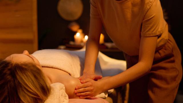 Polis spa merkezine baskın yaptı! Bakın nereden 23 milyon TL çıktı