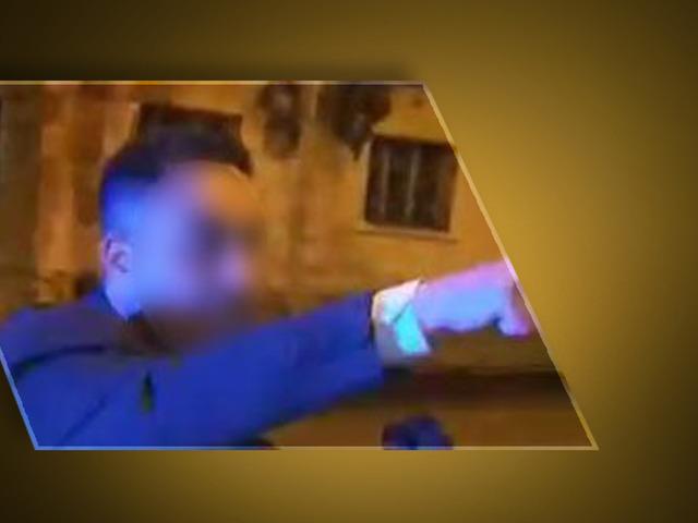 Polislere küfürler savurup, fiziki müdahalede bulundu