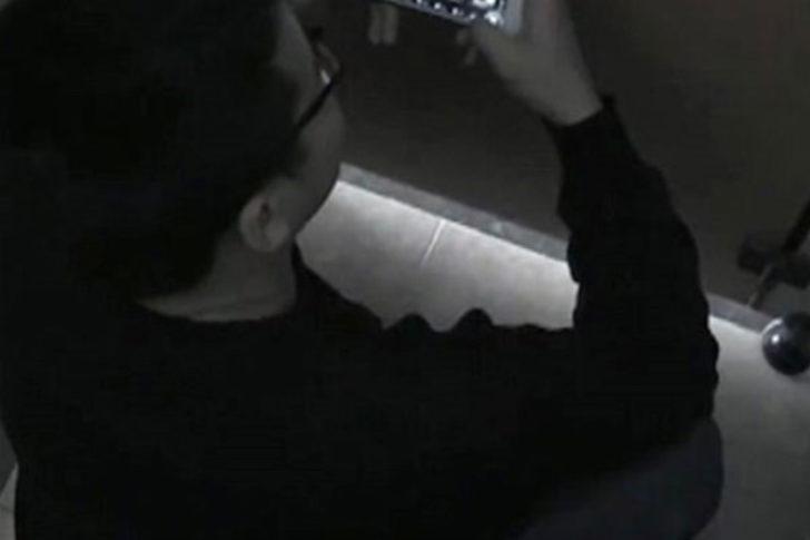 Tuvalette oyun oynarken rektumu düştü G1