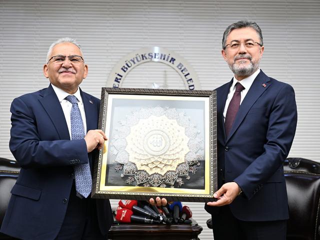 Tarım ve Orman Bakanı Yumaklı, Kayseri'de tohum dağıtım törenine katıldı