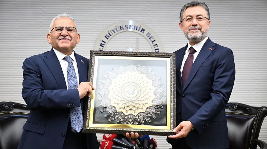 Tarım ve Orman Bakanı Yumaklı, Kayseri'de tohum dağıtım törenine katıldı