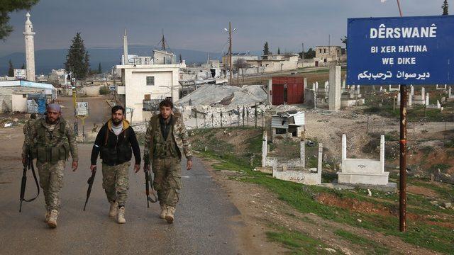 Afrin'e bağlı Deyr Sivan köyünde kontrolü ele geçiren ÖSO güçleri.