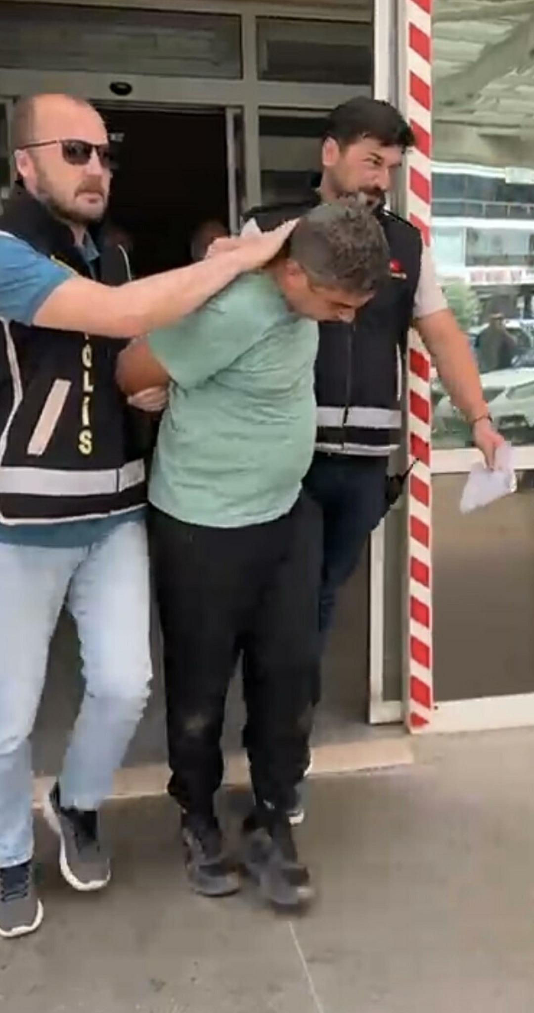 İtfaiye erinin şüpheli görüntüsü! Eve gelip gittiği zamana ait anlar güvenlik kamerasında 5