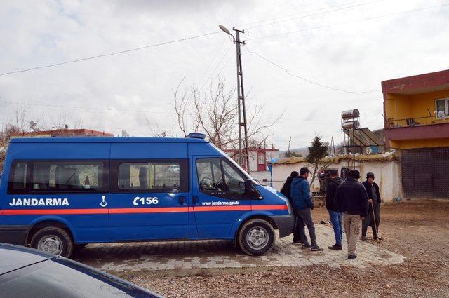 Enkaz altında kalan 100 küçükbaş hayvan telef oldu