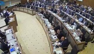 Bursa Belediye Meclisi'nde ortalık karıştı! AK Partili ve CHP'li üye birbirine girdi