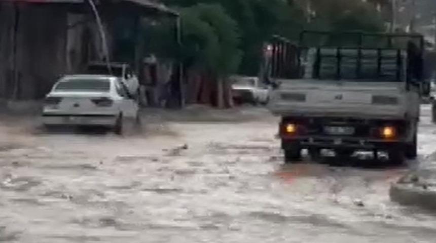Kadirli'de sağanak yağış sele neden oldu!