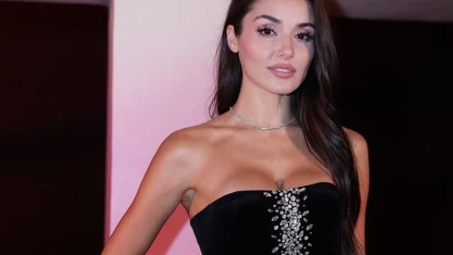 Hande Erçel derin yırtmaçlı elbisesiyle Cannes'ı yaktı geçti! Bakan bir daha baktı