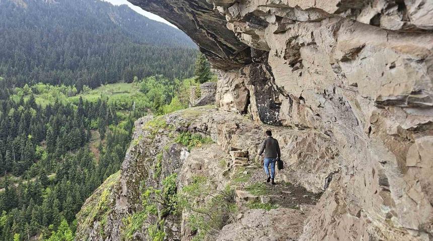 Artvin’de tarihi ticaret yolu drone ile görüntülendi