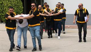 İş insanına sevgili tuzağıyla gasp şoku: Yardımına koştu, önce darbedildi sonra soyuldu!