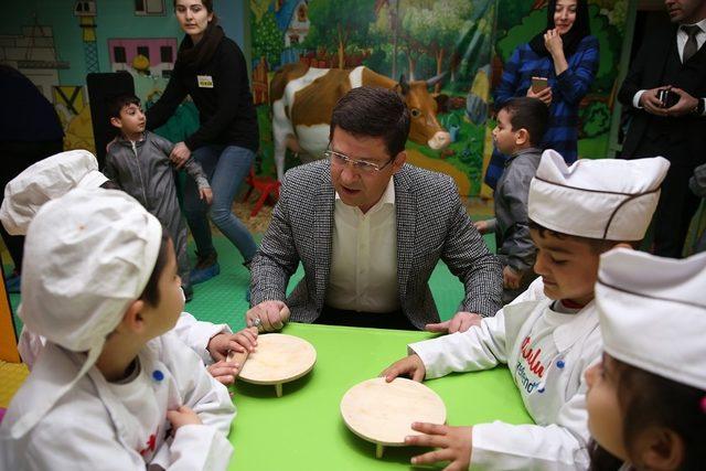 ‘Çocuklar Hayallerine Dokunuyor, Gelecekle Tanışıyor’ projesi devam ediyor