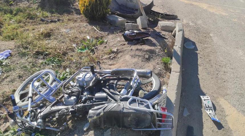 Isparta’da kamyonet ile motosiklet çarpıştı: 2 yaralı