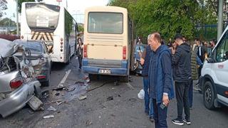 Ankara'da feci kaza! Minibüsün kırmızı ışıkta bekleyen araçlara çarptı... 14 kişi yaralandı