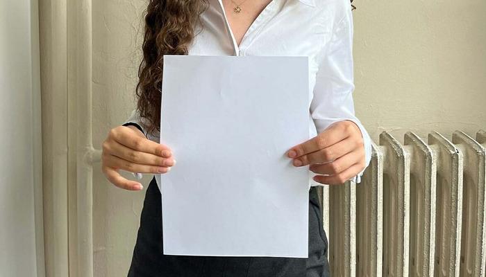 Uzmanlar alarma geçti: Sosyal medyada A4 kağıdıyla zayıflık yarışı tehlikesi büyüyor!