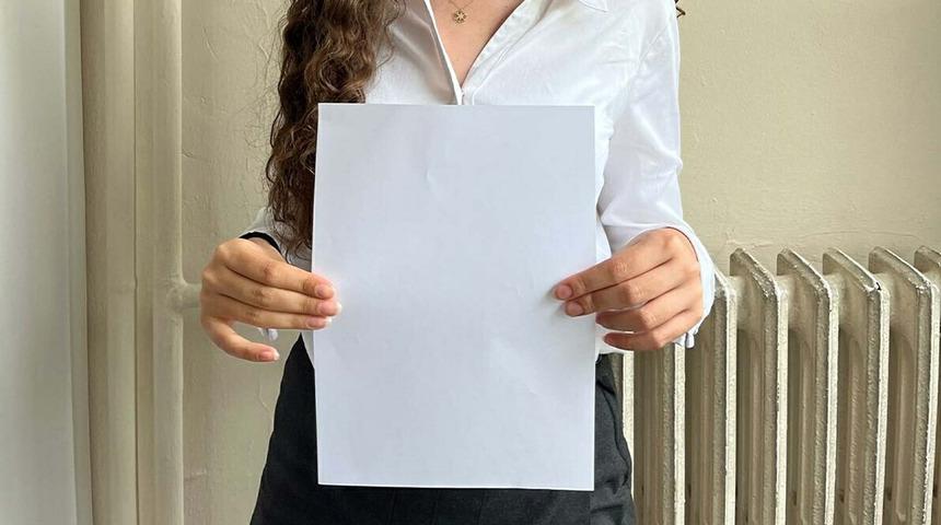 Uzmanlar alarma geçti: Sosyal medyada A4 kağıdıyla zayıflık yarışı tehlikesi büyüyor!