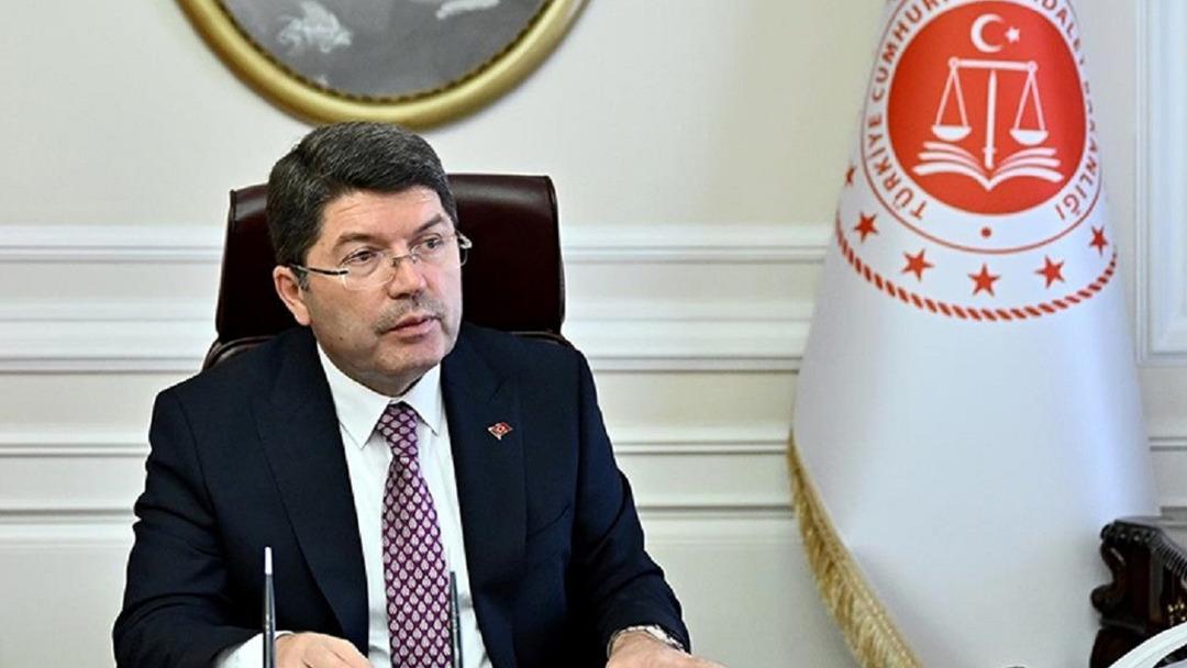 Bakan Tunç tan  yargı paketiyle  ilgili iddialara net yanıt! "Dezenformasyon amaçlı" diyerek tepki gösterdi: "Nereden çıkarıyorsunuz bunları?" 2