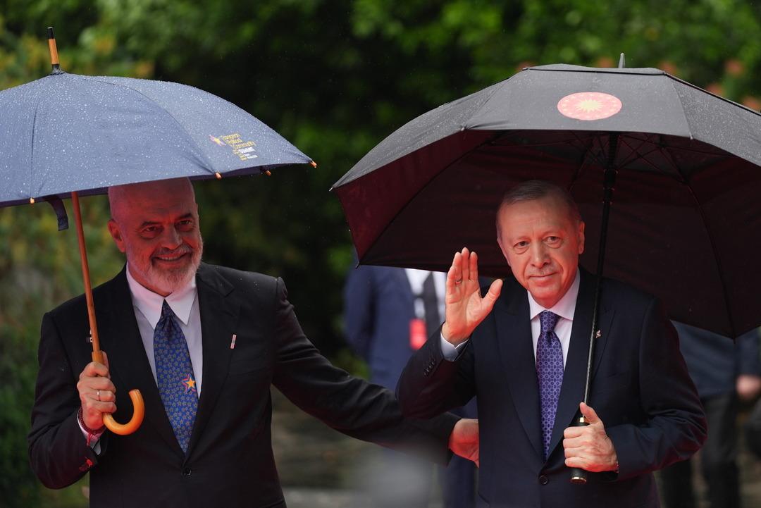 AA-20250516-37973393-37973391-AVRUPASIYASITOPLULUGUZIRVESIACILISTORENI