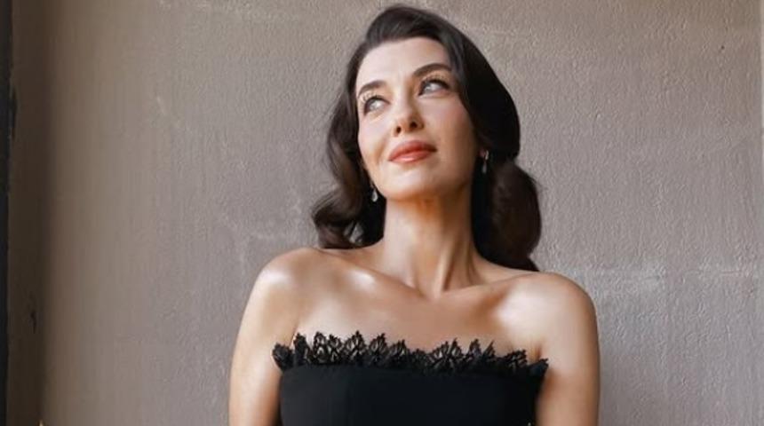 Aslıhan Güner tanıtıma kız kardeşleriyle geldi! Görenler inanamadı! ''Üçüz gibiler''