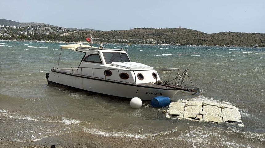 Bodrum'da fırtına felaketi! 10 tekne karaya oturdu, feribot seferleri iptal