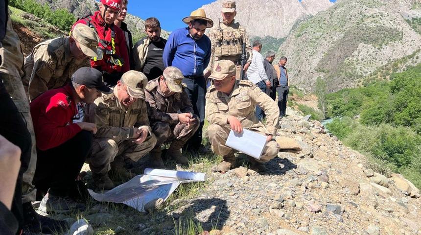 Hakkari'de nehirde kaybolan İbrahim’i arama çalışmaları 7'nci gününde