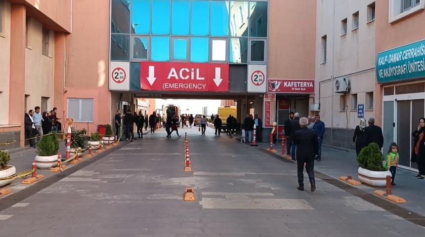 Batman'da 40 liseli kantinde yedikleri tavuk dönerden rahatsızlanıp, hastaneye başvurdu