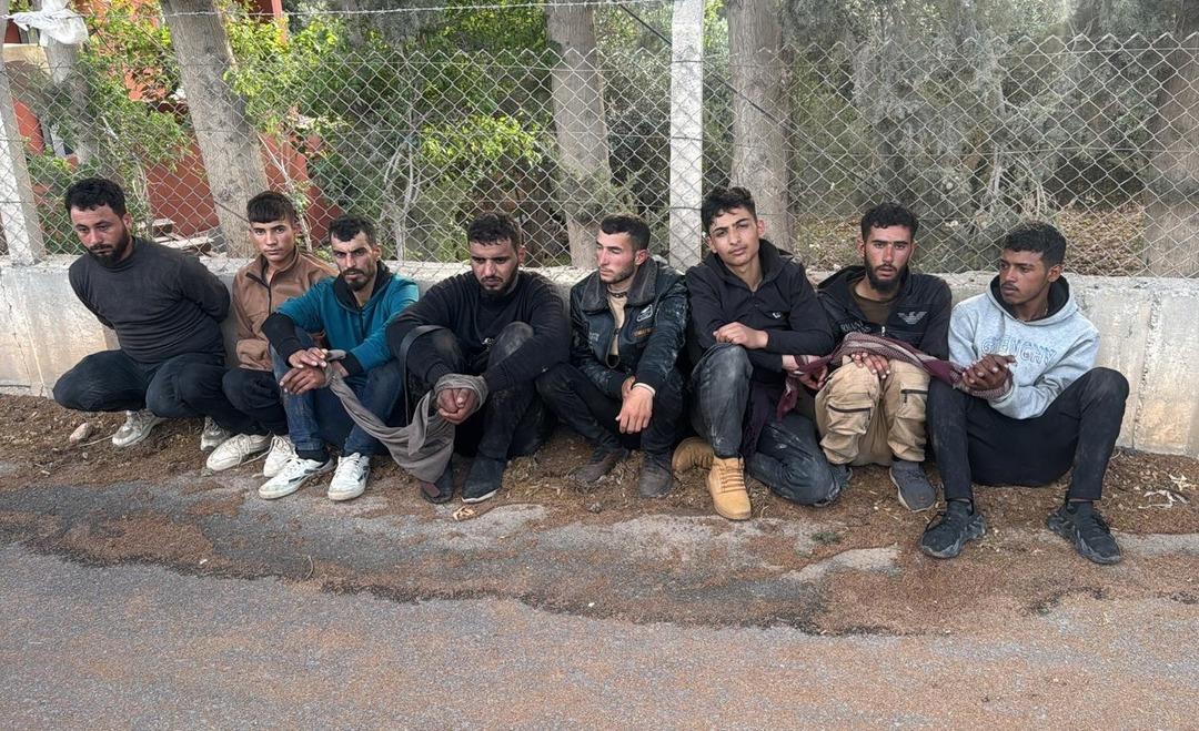 AA-20250516-37979131-37979129-HATAYDA_37_DUZENSIZ_GOCMEN_YAKALANDI