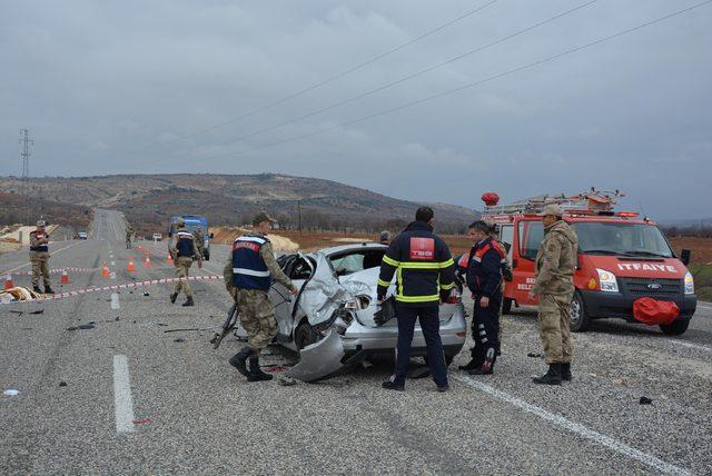 Otomobile çarpıp kaçtı, lastiği değiştirirken yakalandı: 1 ölü; 5 yaralı