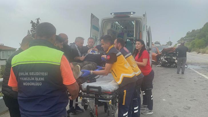 İşçi servis minibüsü ile otomobil çarpıştı: 2’si ağır, 12 yaralı G5