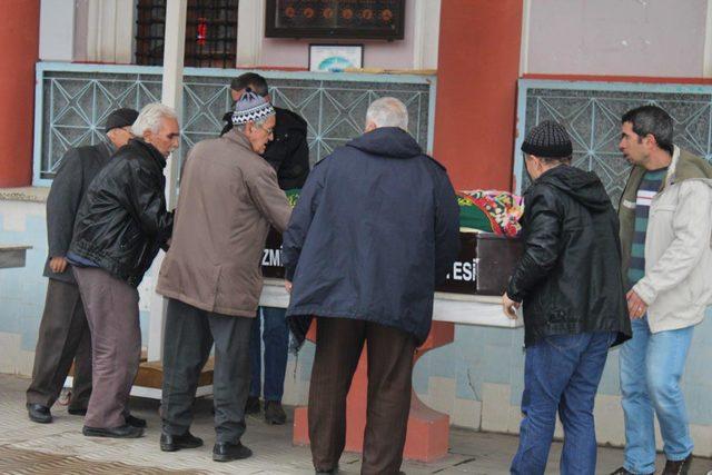 Oğulları tarafından öldürülen çift yan yana defnedildi