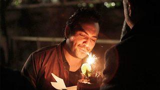 Buğra Gülsoy'a dizi setinde sürpriz