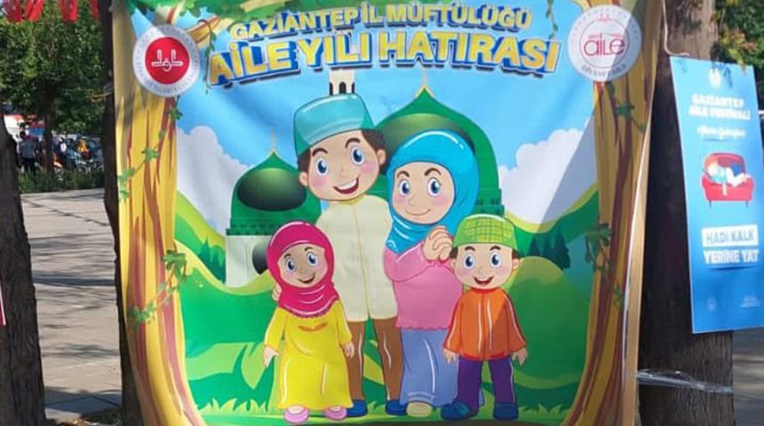 Gaziantep'te tartışma yaratan afiş: CHP'li vekil protesto etti!