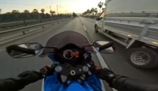 Saatte 280 kilometre hız yaptığı videoları paylaşan motosiklet sürücüsü yakalandı