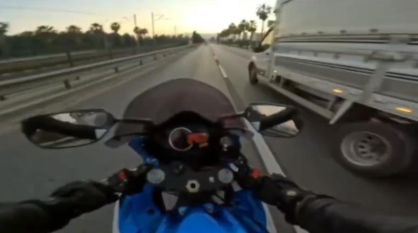 Saatte 280 kilometre hız yaptığı videoları paylaşan motosiklet sürücüsü yakalandı