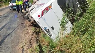 Muğla'da turistleri taşıyan midibüs devrildi: 1 yaralı