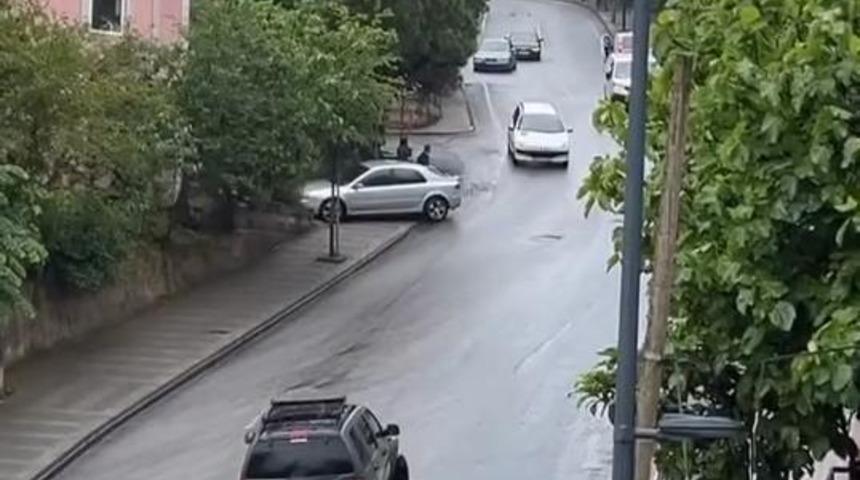 İstanbul-Üsküdar'da yola akaryakıt döküldü, art arda kazalar oldu