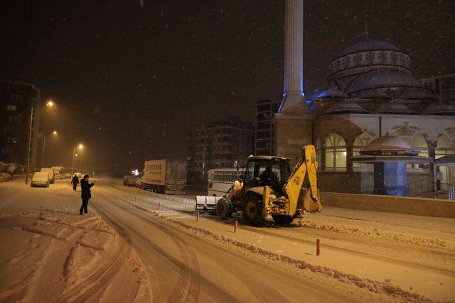 Edirne yoğun kar yağışıyla beyaza büründü (4)