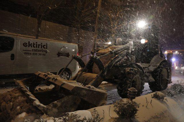 Edirne yoğun kar yağışıyla beyaza büründü (4)