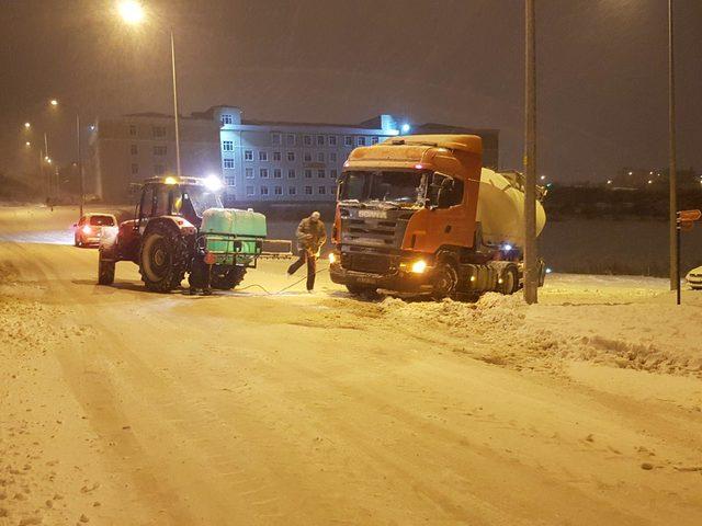 Edirne yoğun kar yağışıyla beyaza büründü (4)