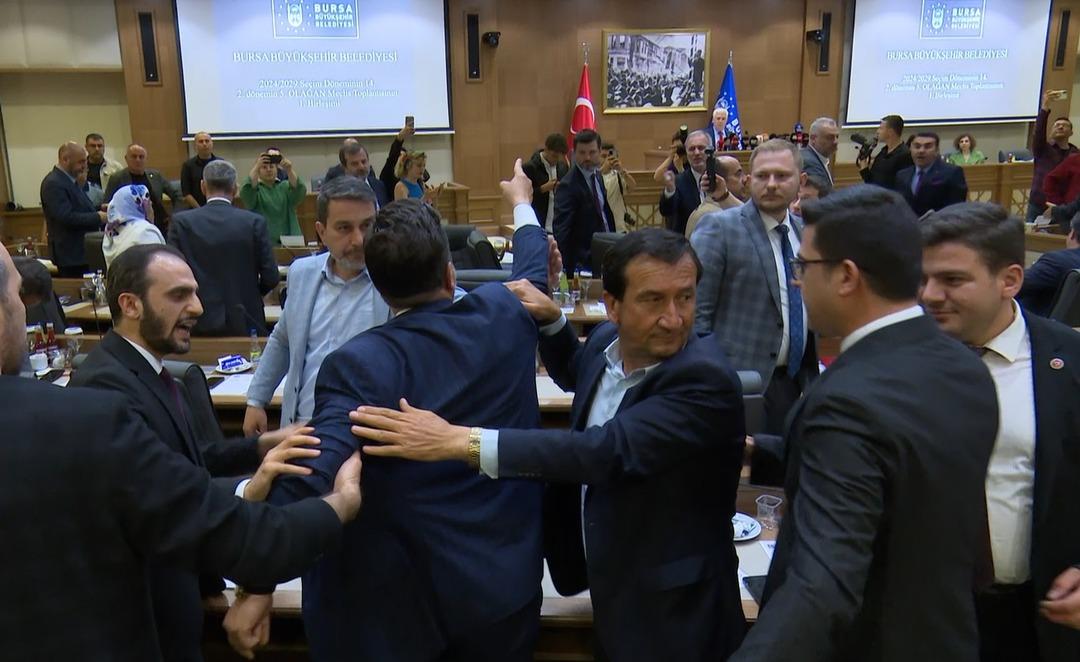 BURSA-BUYUKSEHIR-MECLISINDE-GRUP-SOZCUL_717893_212324
